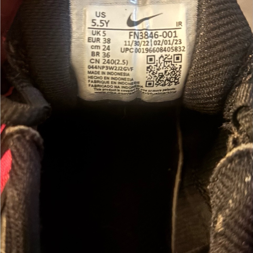 Nike Air Tuned Black and Pink Shoes